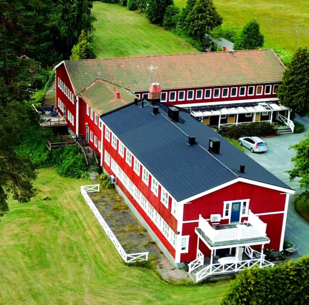 Den nuvarande bilden har ingen alternativ text. Filnamnet är: flygbild-studion-1.jpg